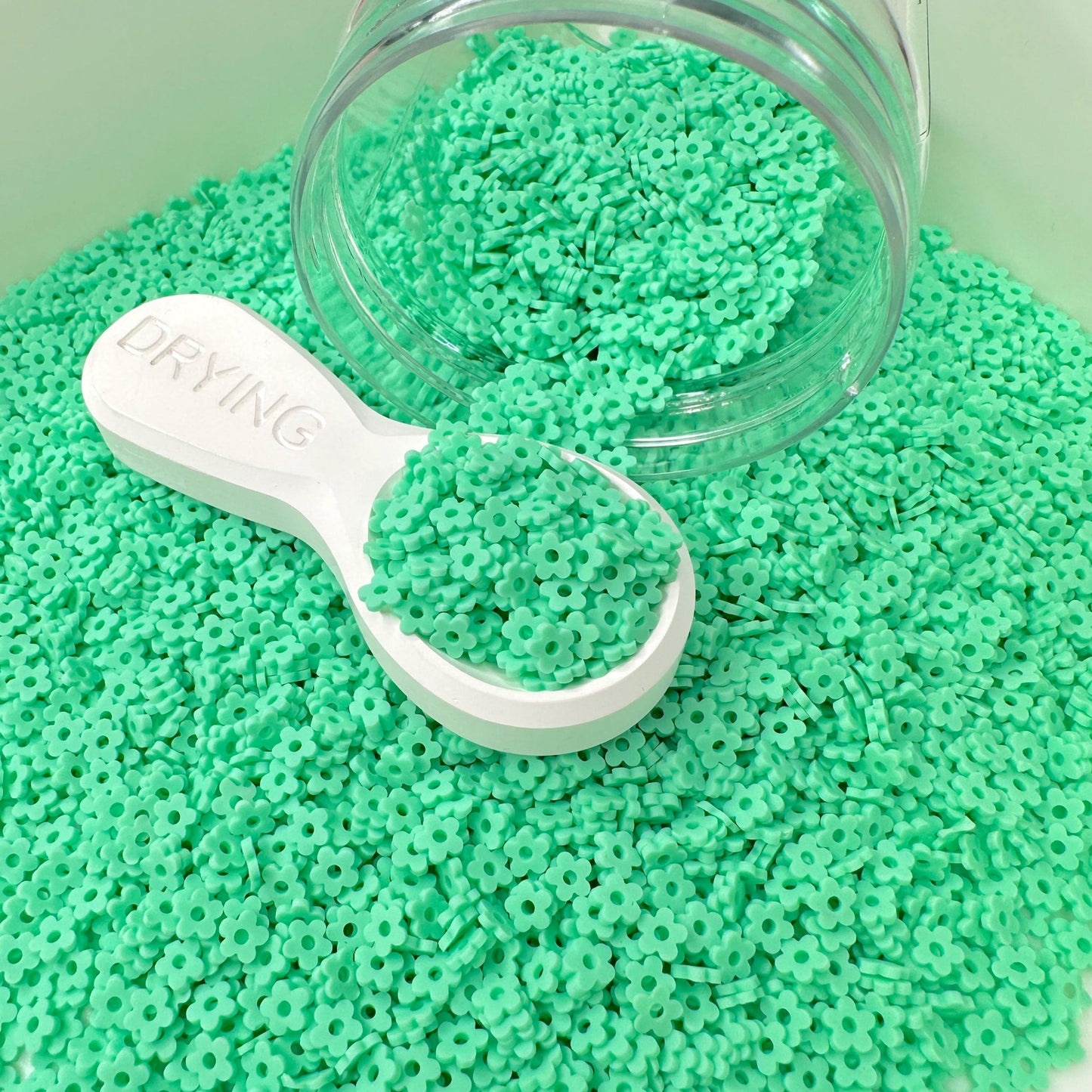 FAKE Green Daisy Flower Outline,Floral Polymer Clay Sprinkle (NOT EDIBLE) D38-13