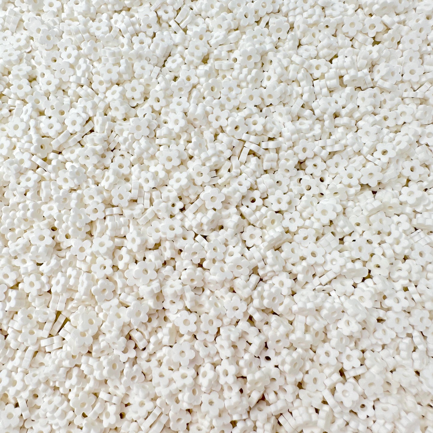 FAKE White Daisy Flower Outline,Floral Polymer Clay Sprinkle (NOT EDIBLE) D38-18