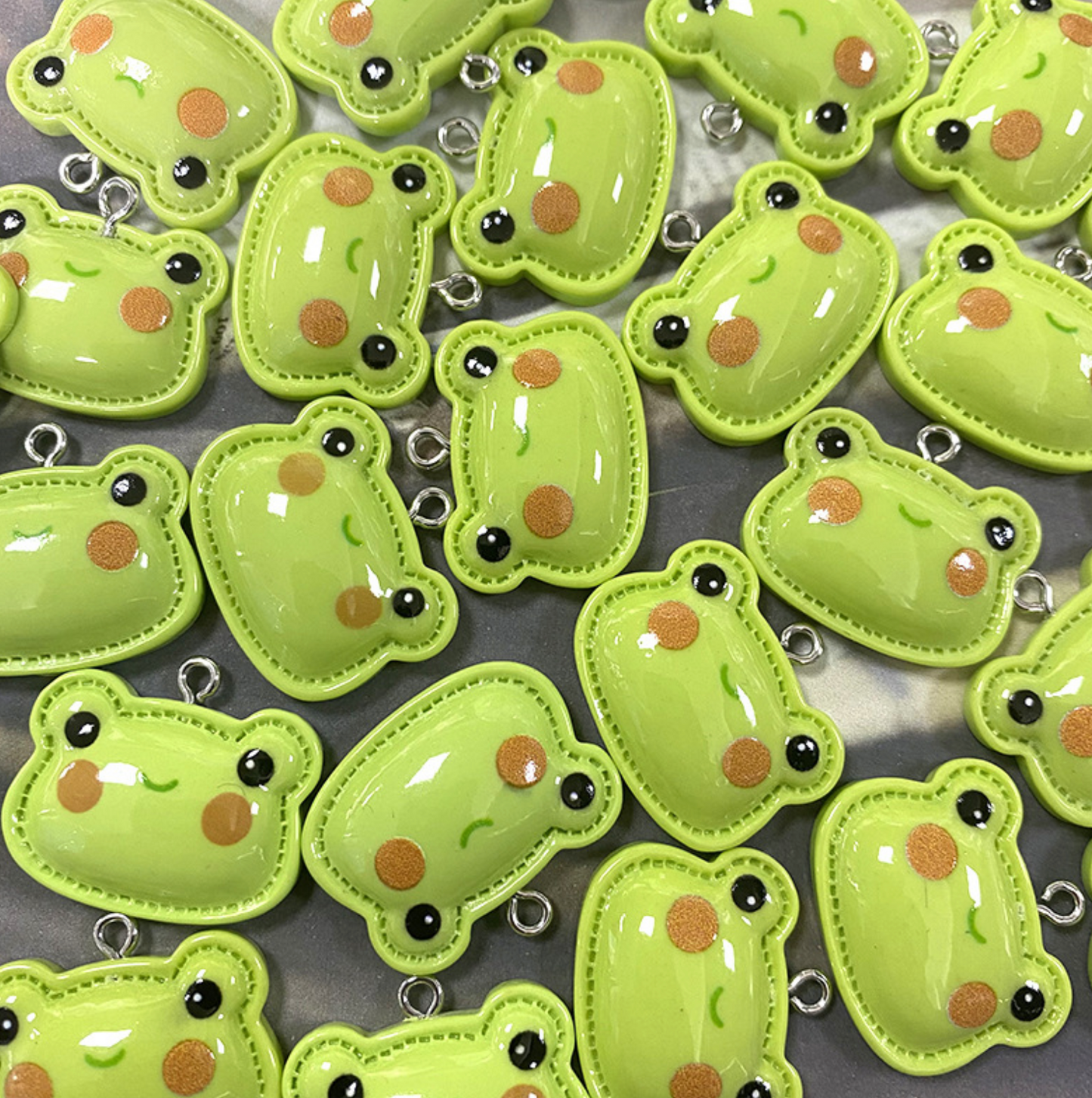 2.5cm x 2.3cm Cute Puff Frog, Animal Themed Charms