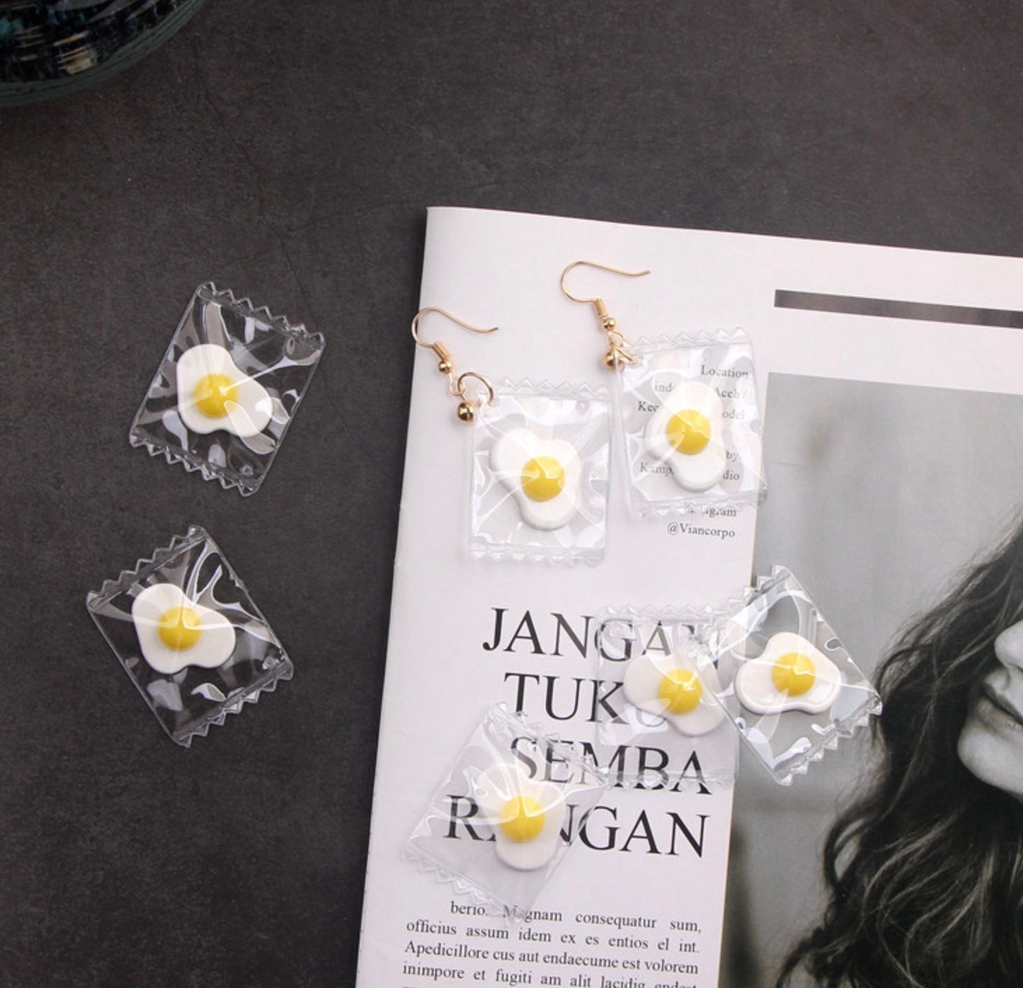 Plastic Wrapped Egg Packaged Egg Charm (15mm x 32mm)