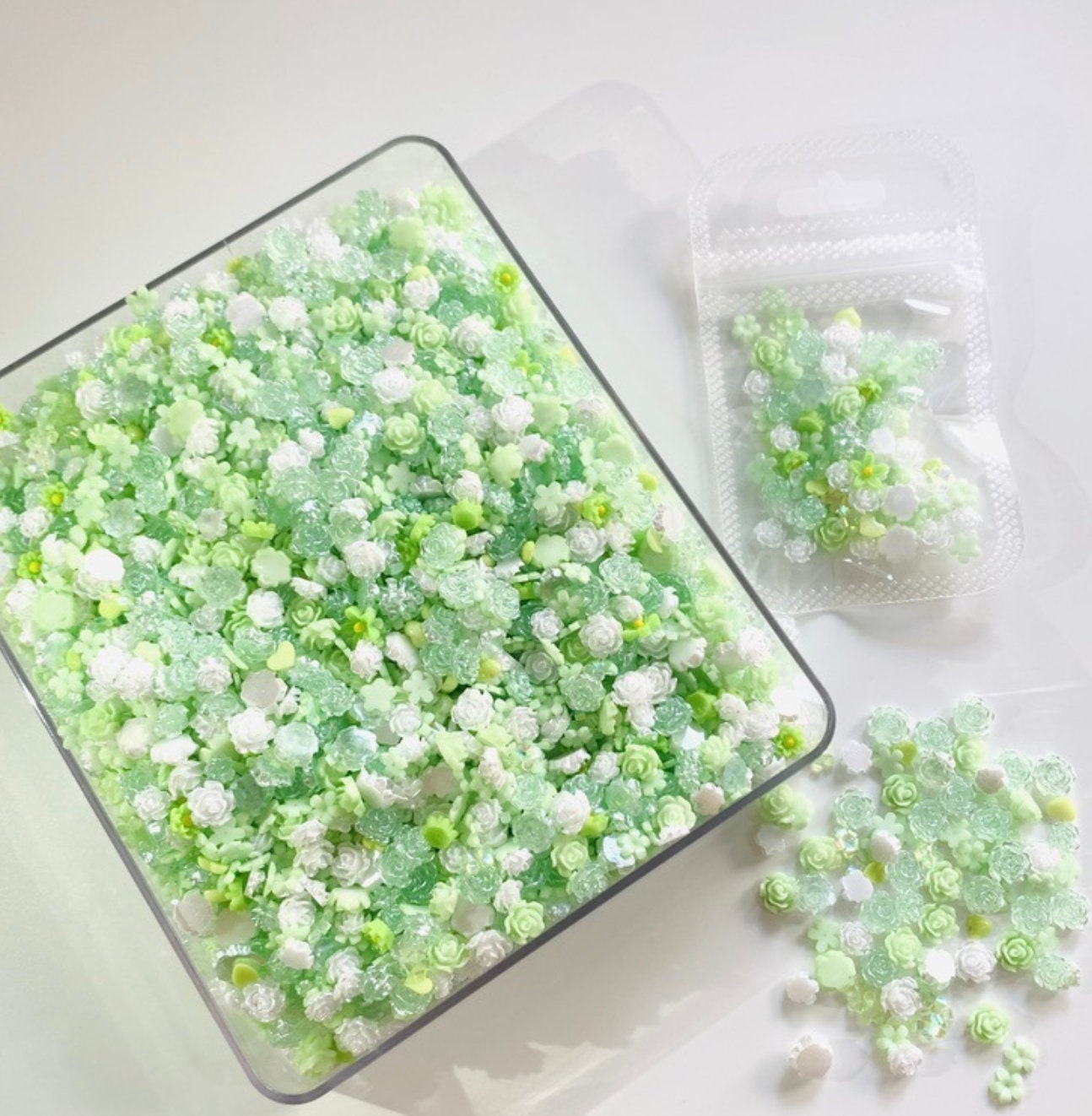 Mixed Size Flowers Nail Art Decoden (Nail Art, Decoden, Cabochons)