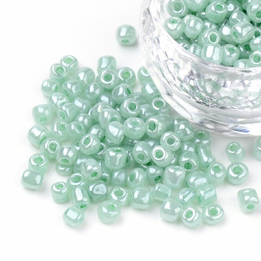 3MM Emerald Green 8/0 Glass Seed Beads (US0003-154)