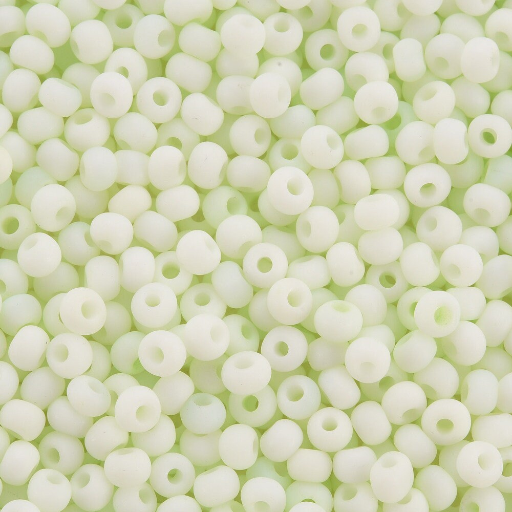 3MM Frosted Honeydew Green 8/0 Glass Seed Beads (S048-010)