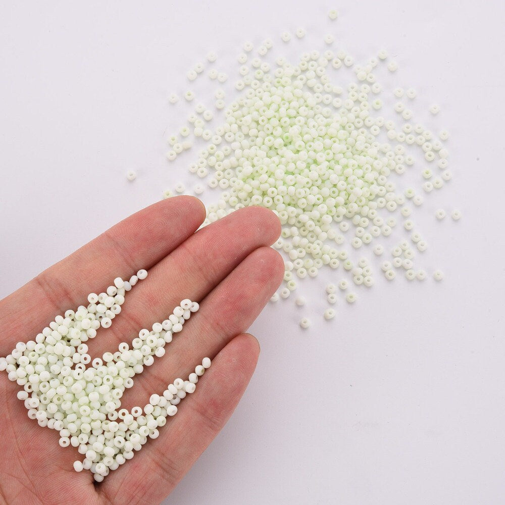 3MM Frosted Honeydew Green 8/0 Glass Seed Beads (S048-010)