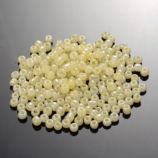 3MM Lemon Chiffon 8/0 Glass Seed Beads (US0003-142)