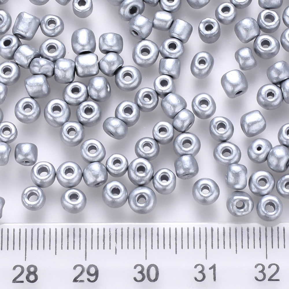 3MM Silver 8/0 Glass Seed Beads (S036-14)