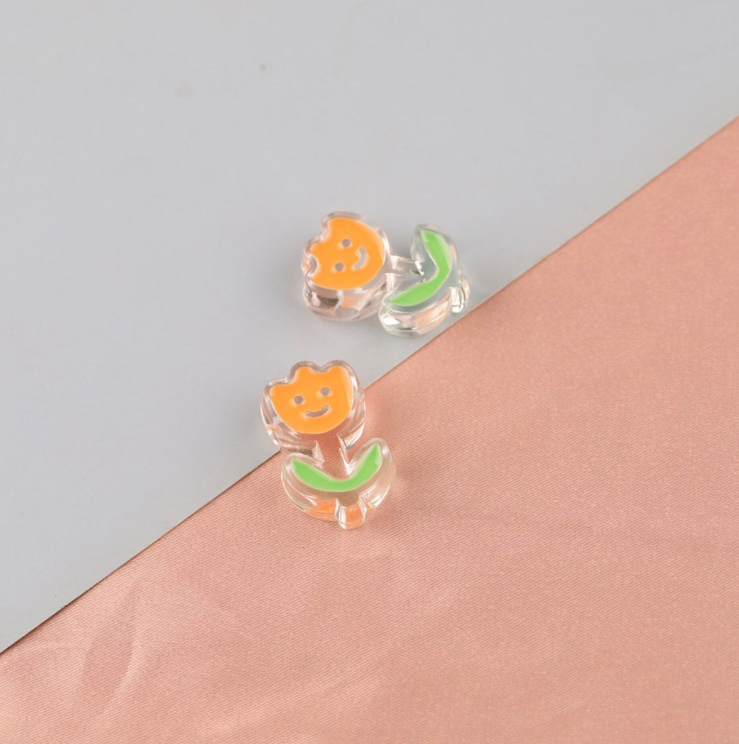 Transparent Smiley Flower Enamel Acrylic Bead ( 24.5x20x9mm, Hole: 3mm)