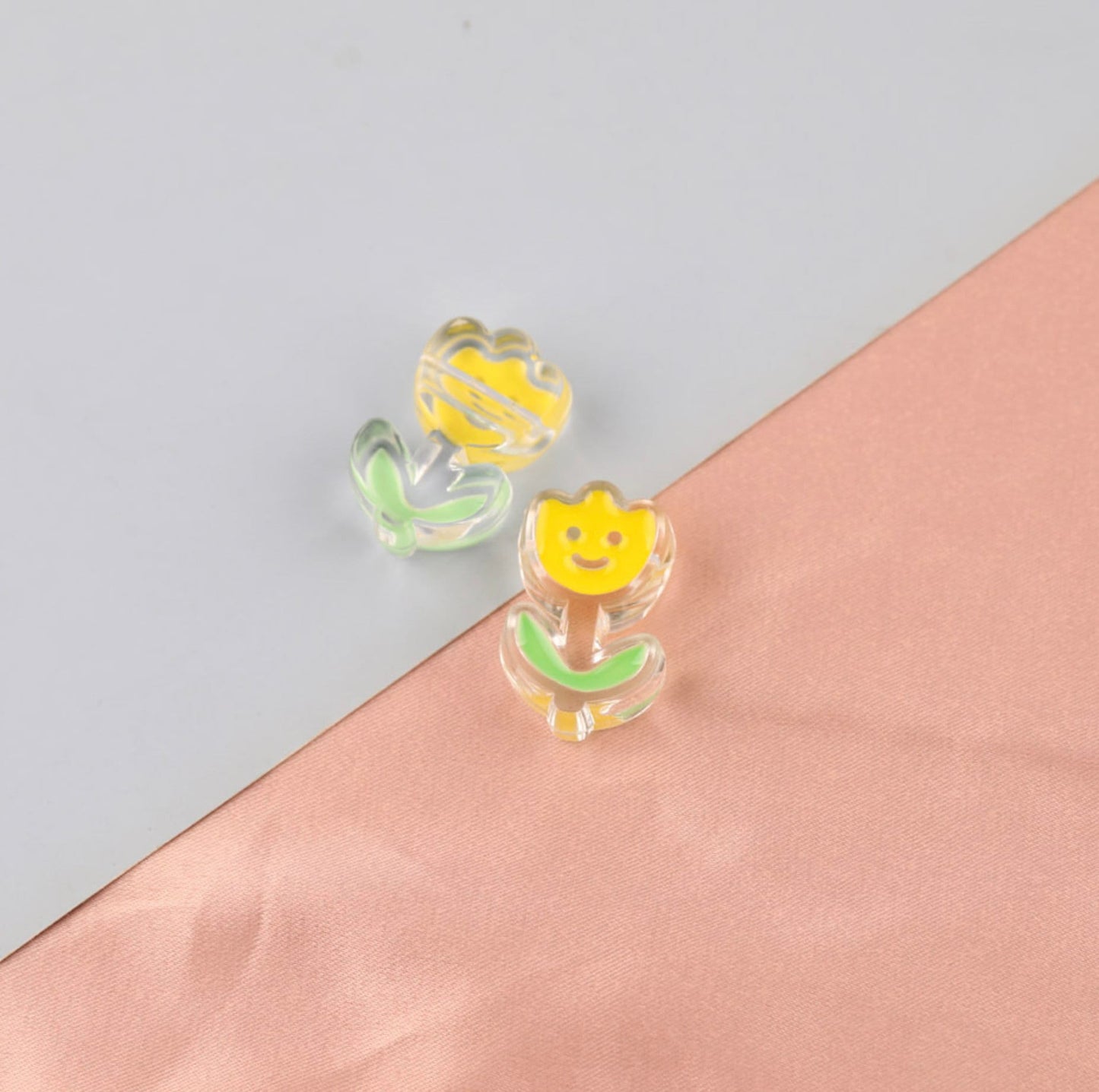 Transparent Smiley Flower Enamel Acrylic Bead ( 24.5x20x9mm, Hole: 3mm)