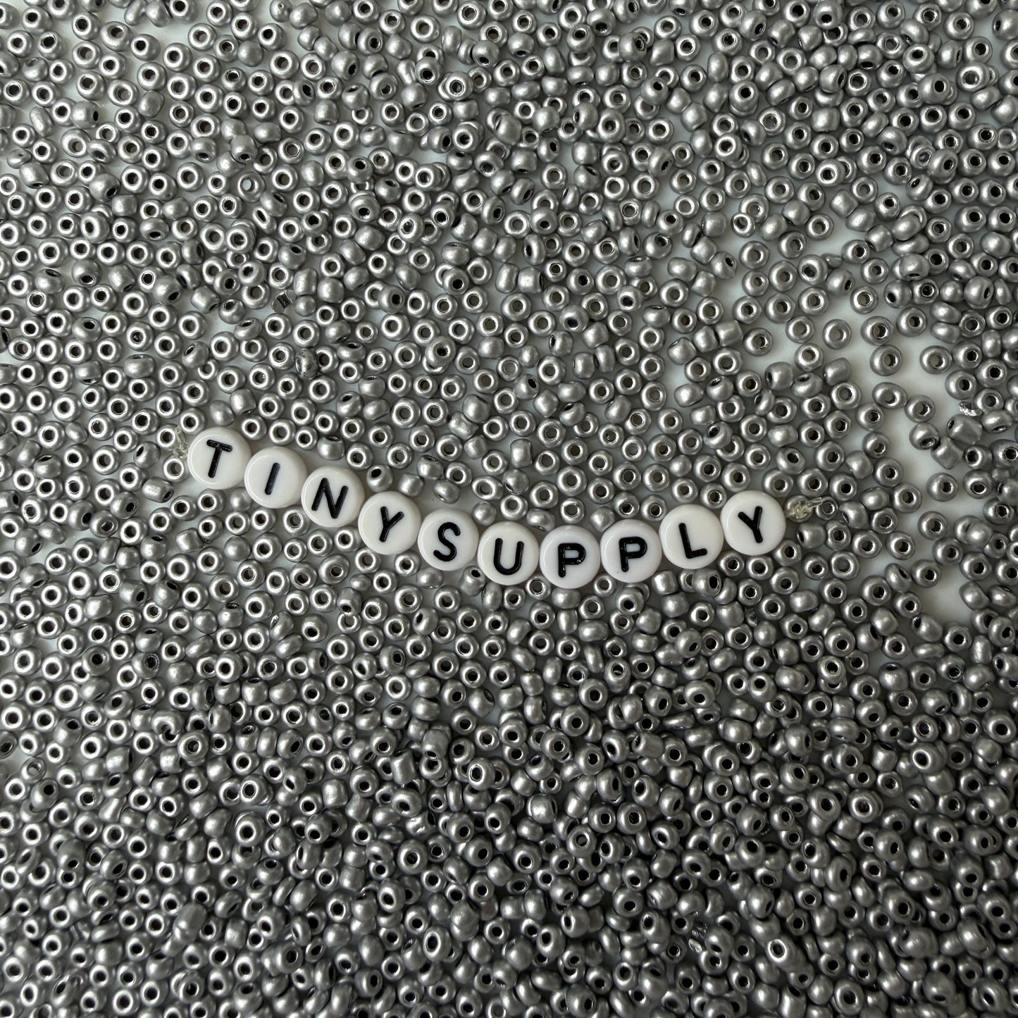 3MM Silver 8/0 Glass Seed Beads (S036-14) D41-36