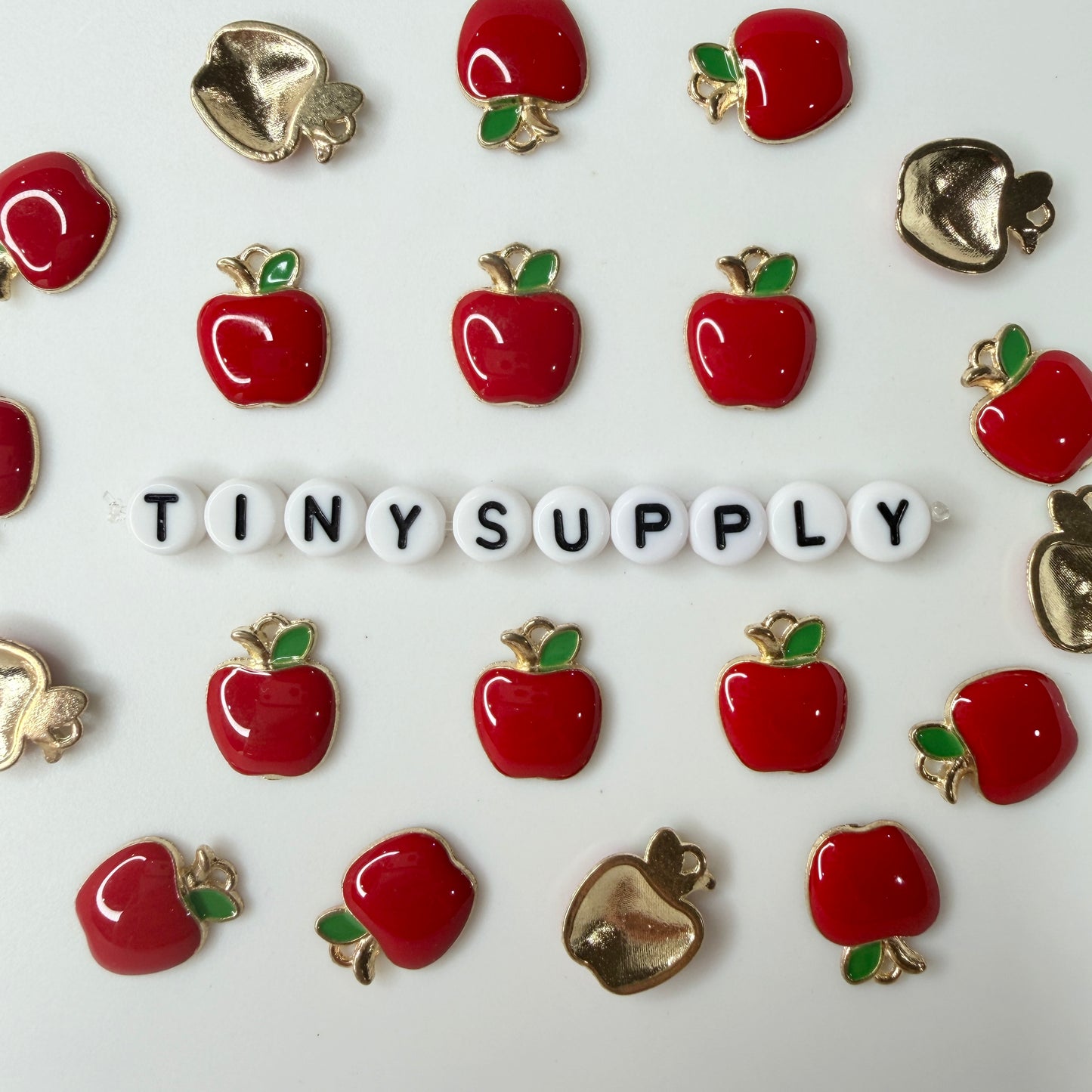 Red Apple Charms (15mm x 12mm x 3mm, Hole: 0.9mm)