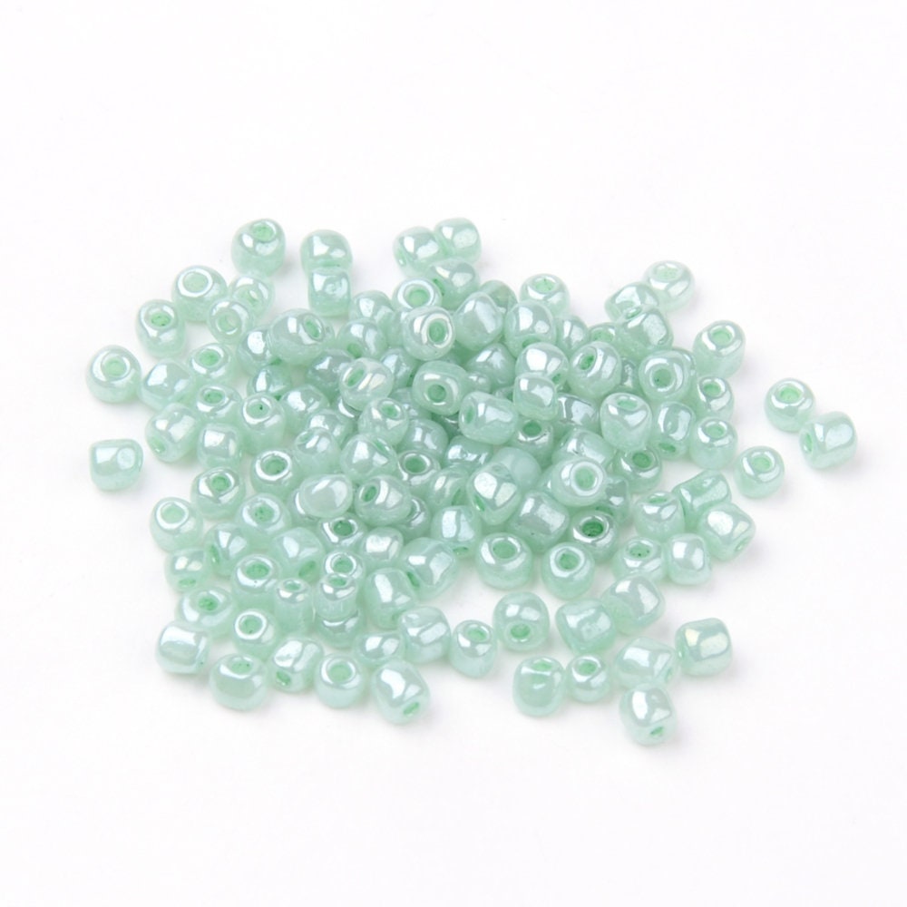3MM Emerald Green 8/0 Glass Seed Beads (US0003-154)