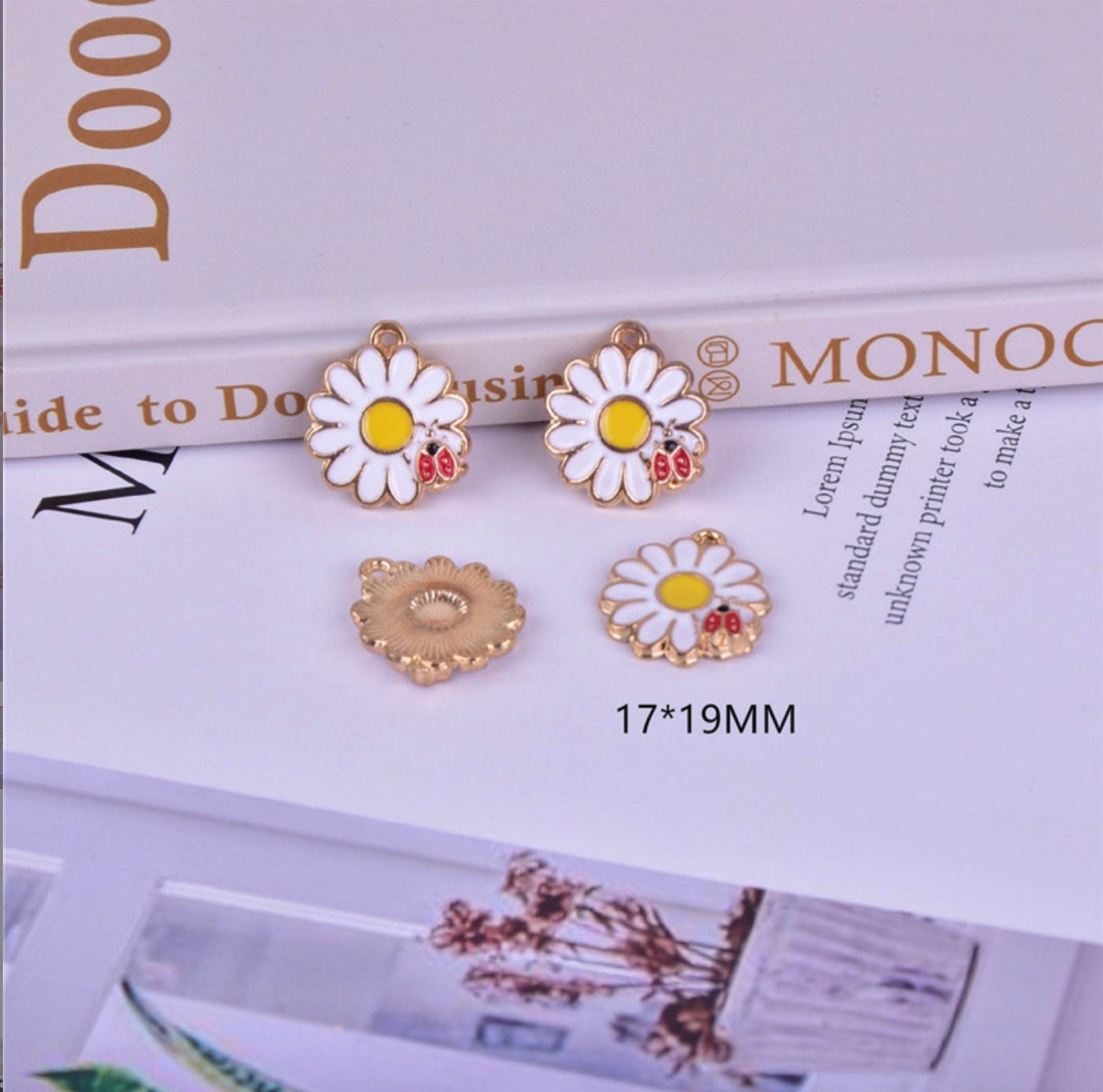 Cute White Daisy with Ladybug Enamel Charm (17mm x 19mm)