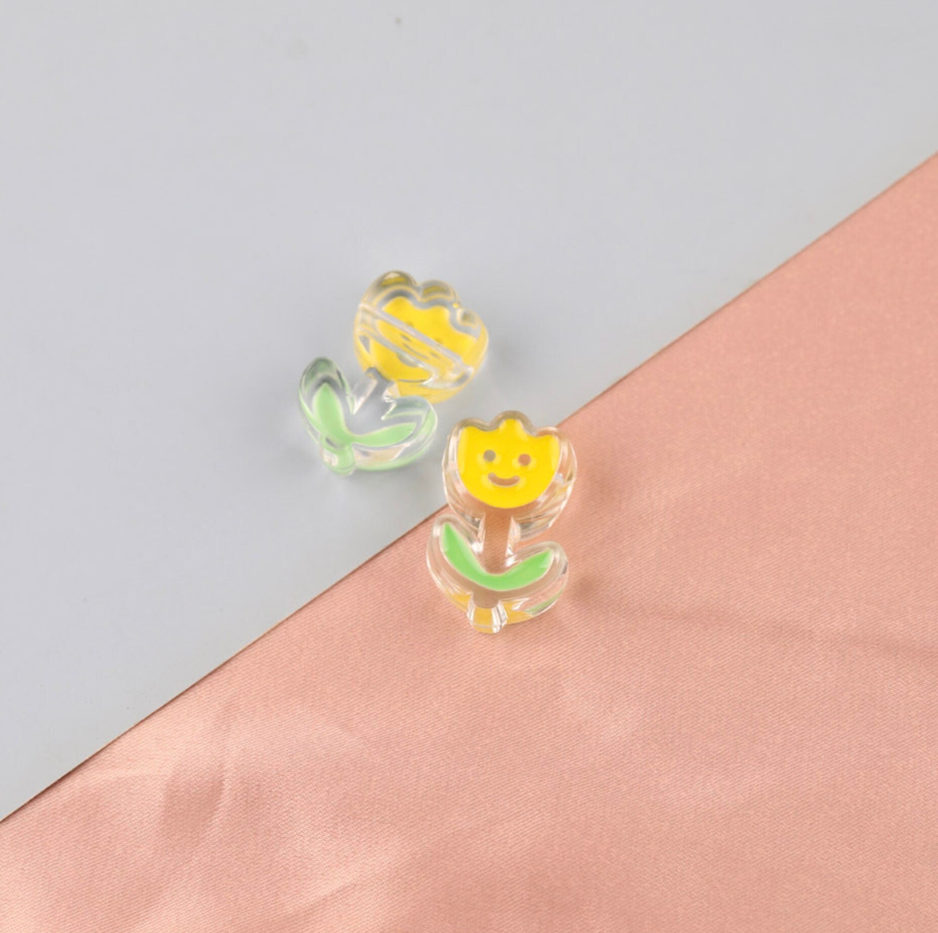 Transparent Pink, Blue, White, Orange, Purple, Yellow Smiley Flower Enamel Acrylic Bead ( 24.5x20x9mm, Hole: 3mm)
