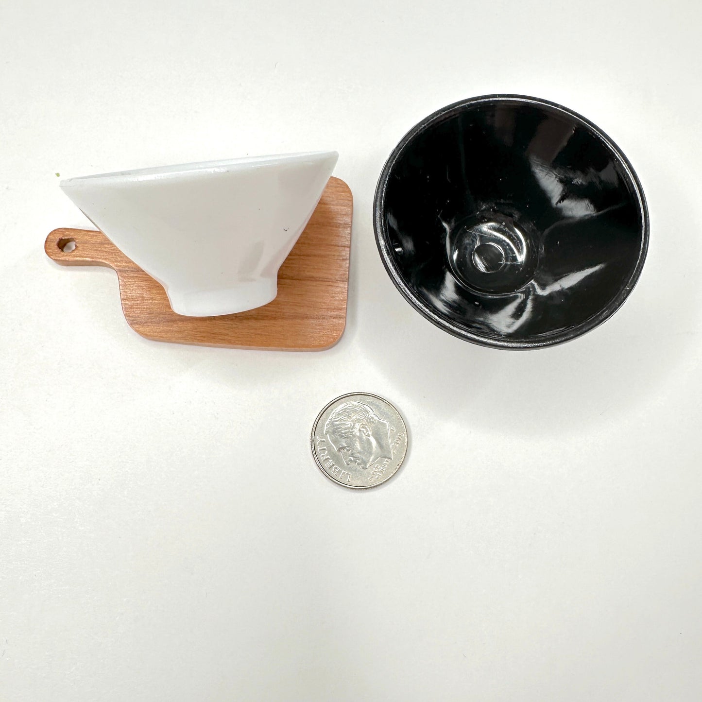 Miniature Shiny Black/White Ramen Bowl Themed Cabochon (4.5cm x 2.5 cm)