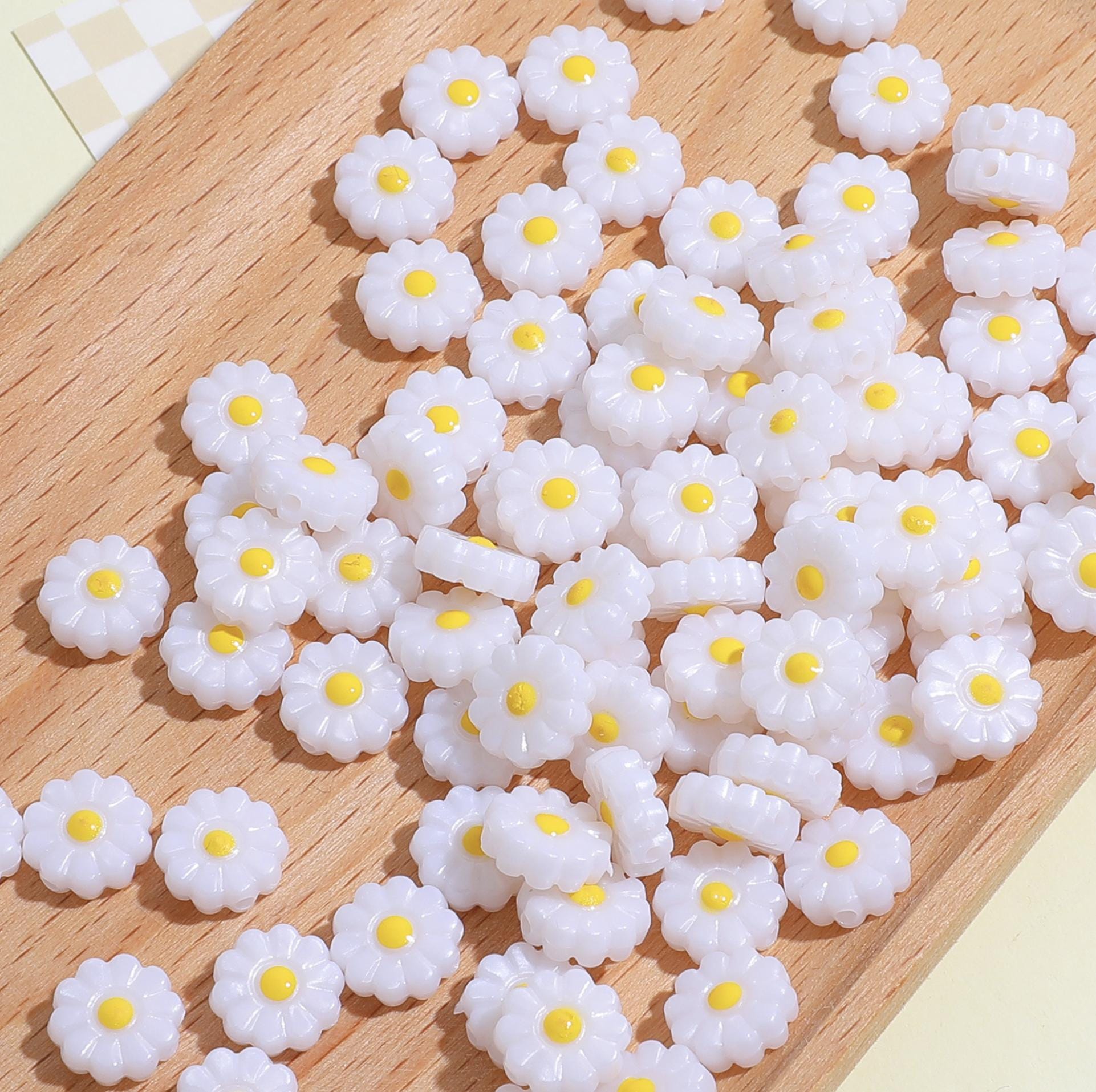 11MM White Daisy Flower Acrylic Bead